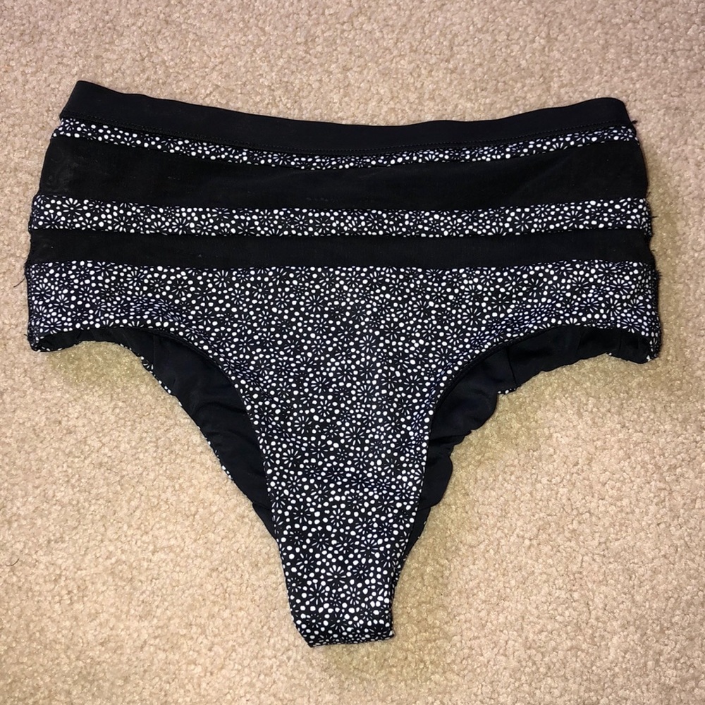 Lululemon high waisted bikini bottoms!